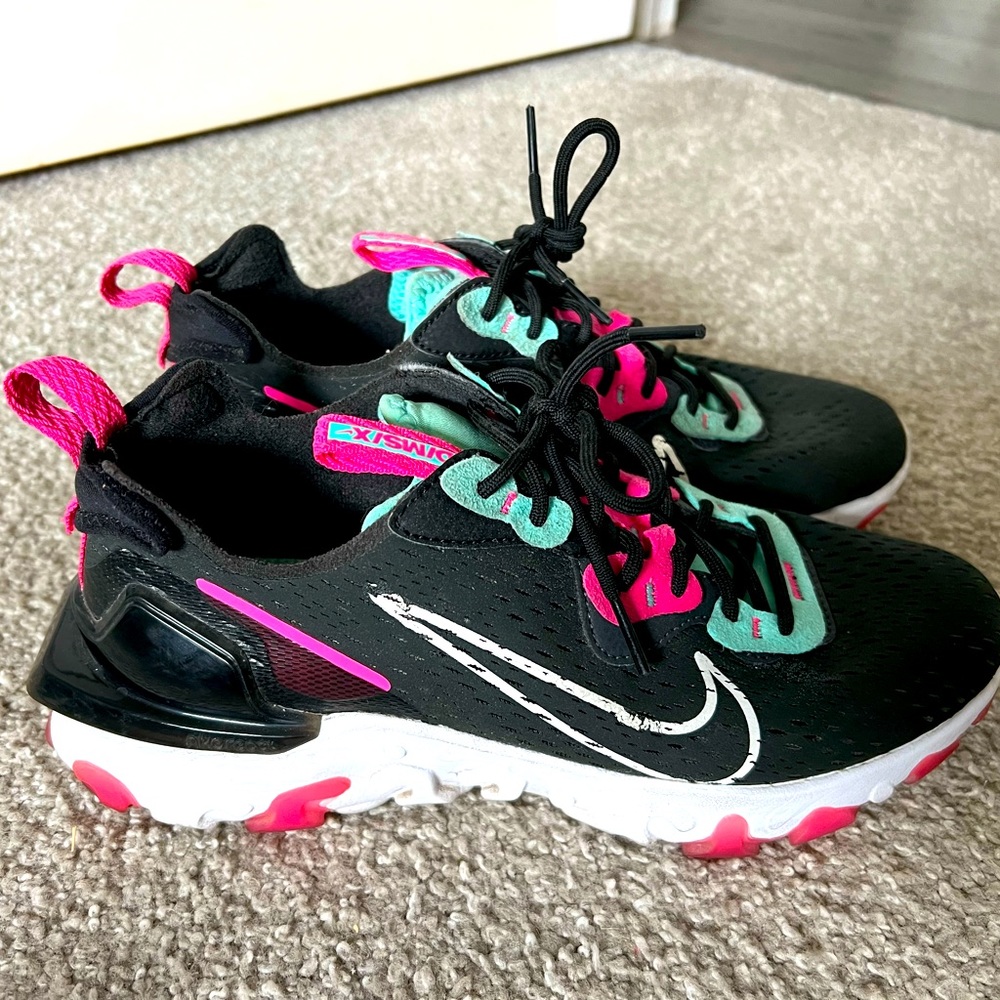 Nike womens React Vision